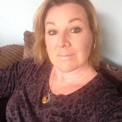 Profile Picture of Suzanne Curtis (@Sooz8888) on Twitter