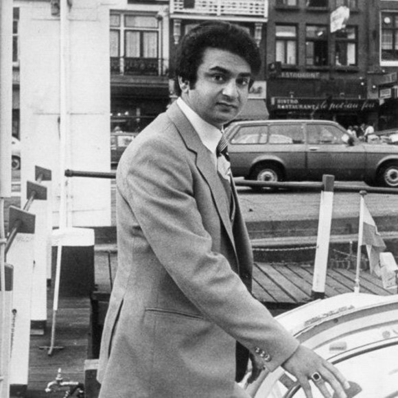 Profile Picture of Usman Qureshi (@uzmn2000) on Poshmark