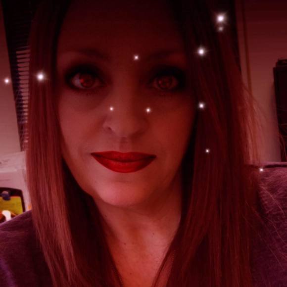 Profile Picture of Lisa Mainey (@chuknlis) on Poshmark