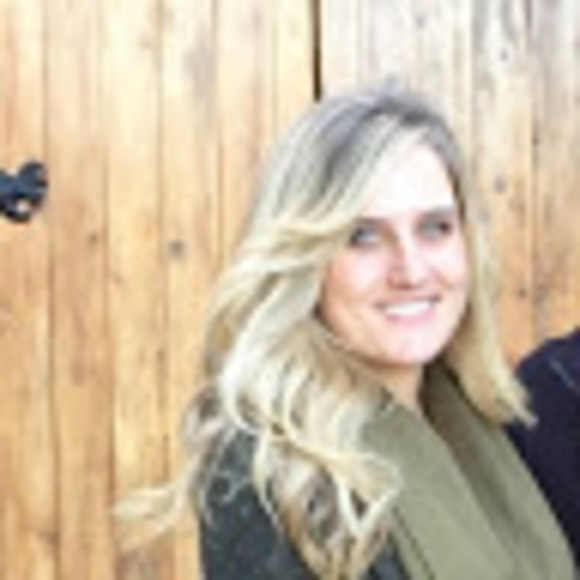 Profile Picture of Melinda Tarling (@melinda_tarling) on Poshmark