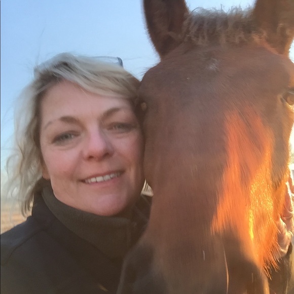 Profile Picture of Simone Hadowsky (@hadowskys) on Poshmark