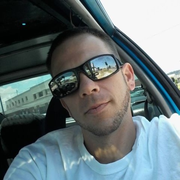 Profile Picture of Dustin Maurice (@dustinmaurice) on Poshmark