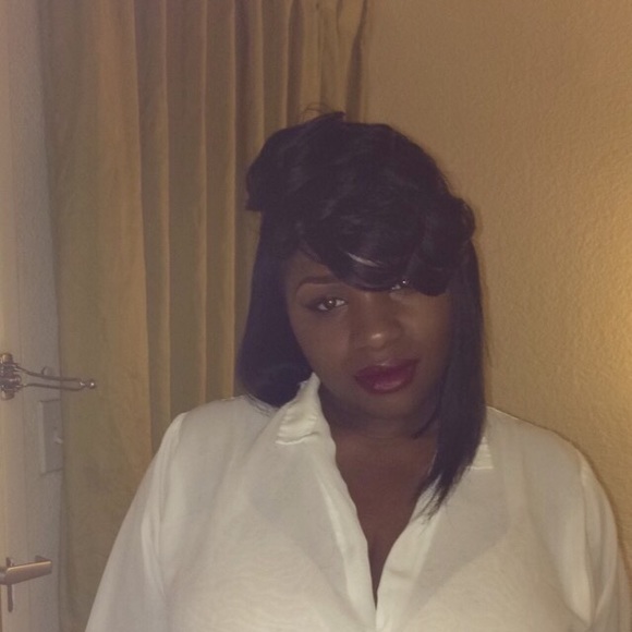 Profile Picture of Zalika Tuitt (@zalika91) on Poshmark