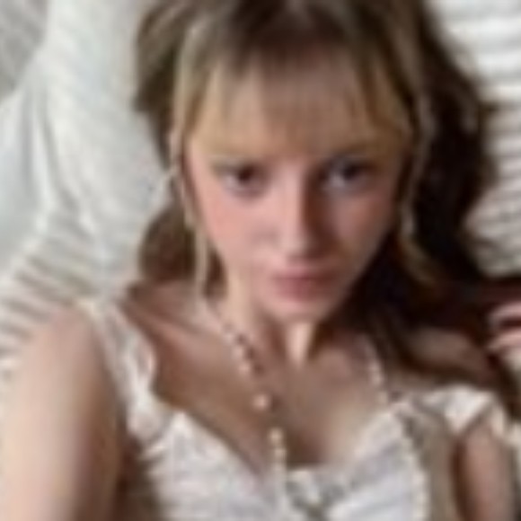 Profile Picture of Bobette Florence (@bobettgl892) on Poshmark