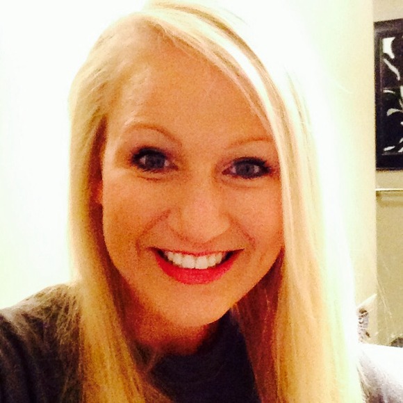 Profile Picture of Kelly Comley (@kemartin28) on Poshmark