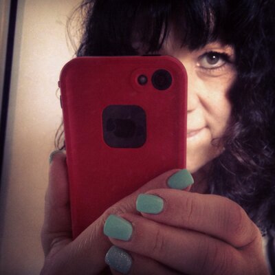 Profile Picture of Laura Della Pietro ☮ (@LauraDellaP) on Twitter