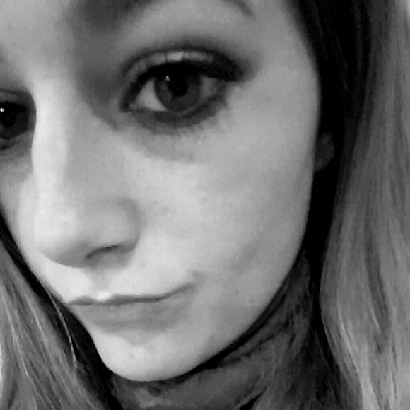 Profile Picture of Hannah Rammell (@yellowlover_24) on Poshmark