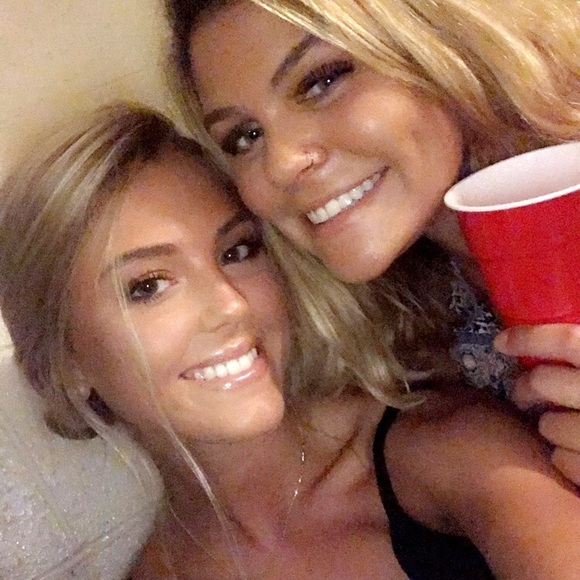 Profile Picture of Hanna Campbell (@hancampb97) on Poshmark