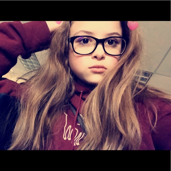 Profile Picture of Lex Botkin (@lexxxxxxy) on Poshmark