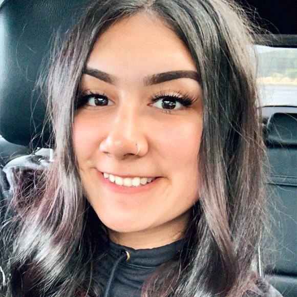 Profile Picture of Thalia Nedrow (@thalianedrow) on Poshmark