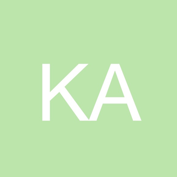 Profile Picture of Karin Accomando (@accomak) on Poshmark