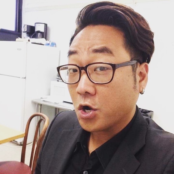 Profile Picture of Roy Suh (@roy818181) on Poshmark