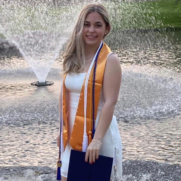 Profile Picture of Danielle Peterson (@daniellepete212) on Poshmark