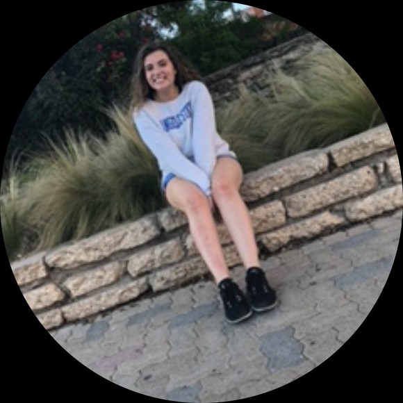 Profile Picture of Tori Buselli (@vbuselli11171) on Poshmark