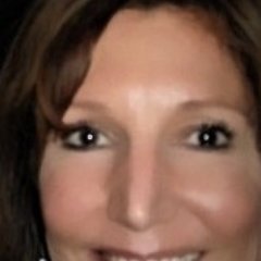 Profile Picture of Julie Ditchik (@julie_ditchik) on Twitter