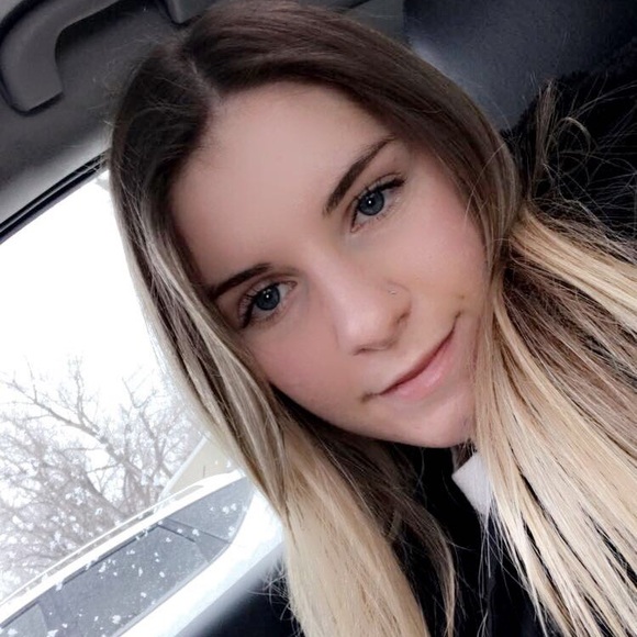 Profile Picture of Kaity Dupuis (@kaitydupuis) on Poshmark