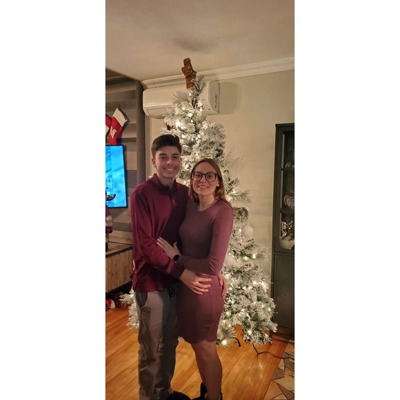Profile Picture of Alexya Parenteau (@alexyaparenteau) on Poshmark