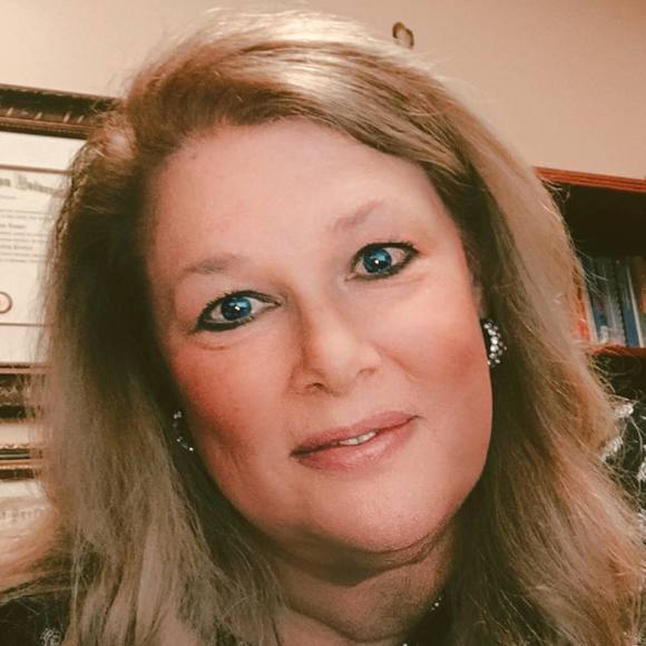 Victoria Looper - Poshmark Profile Picture of Victoria Looper (@vicloop) on Poshmark