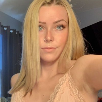 Profile Picture of Cait (@CaitlynGithens) on Twitter