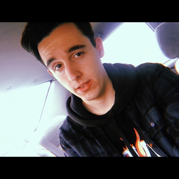 Profile Picture of Andrew Beck (@andrew884) on Poshmark