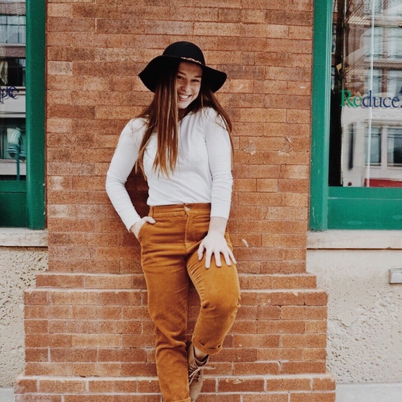 Profile Picture of Bailey Fitzpatrick (@bayfitzpatrick2) on Poshmark