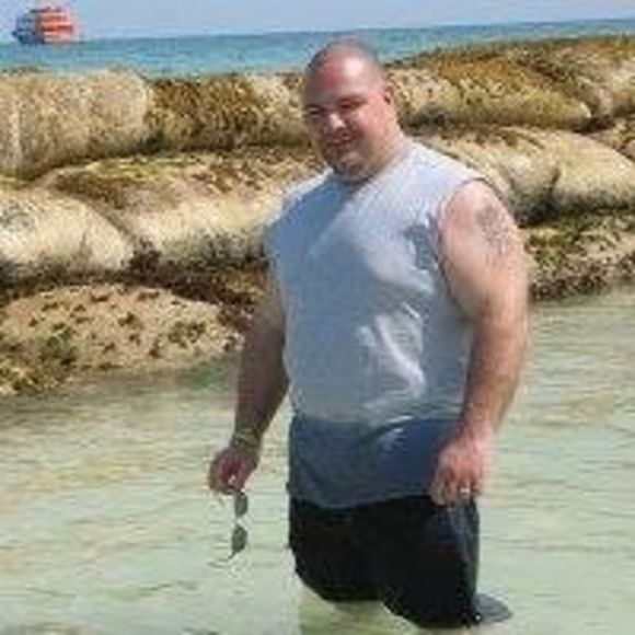 Profile Picture of Ben Mondello (@fmondello) on Poshmark