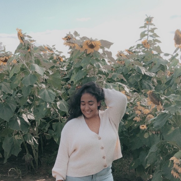 Profile Picture of Gabriela Irizarry (@gmi14) on Poshmark