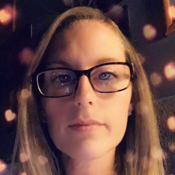 Profile Picture of Christie Copiskey (@ccopiskey) on Poshmark