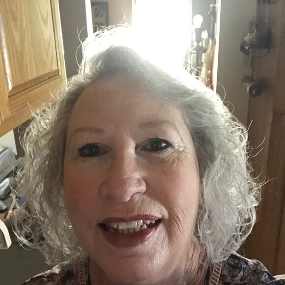 Profile Picture of Carolyn Lampkin (@carolynlampkin) on Poshmark