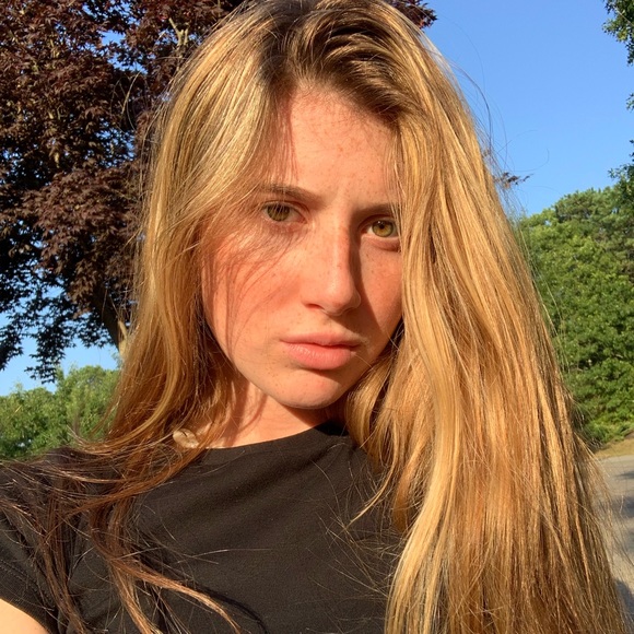 Profile Picture of Kelsie Jones (@kelsiejones2020) on Poshmark