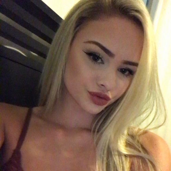 Profile Picture of Brianna Silva (@bri_silvaa) on Poshmark