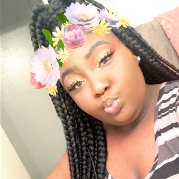 Profile Picture of Alicea Jynes (@alicea0121) on Poshmark