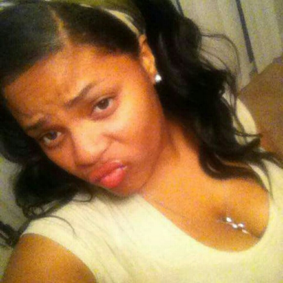 Profile Picture of Teairra Scriber (@ariellals) on Poshmark
