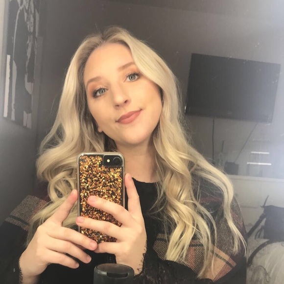 Profile Picture of Joanne Webber (@joannewebber) on Poshmark