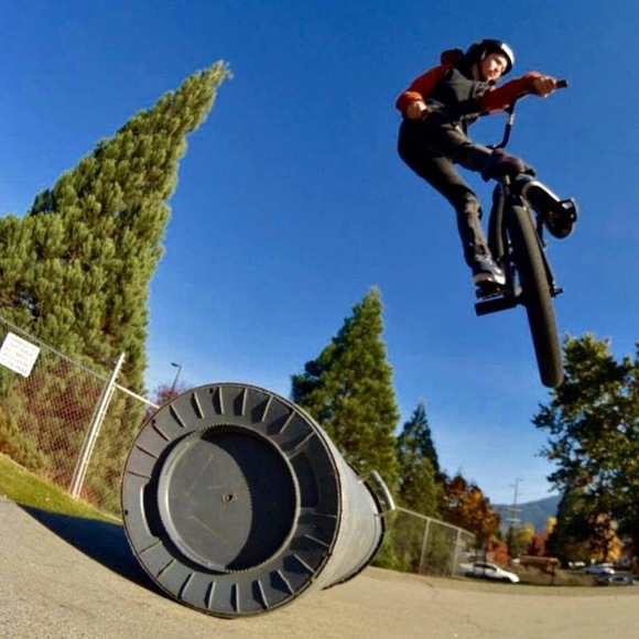 Profile Picture of James Dunham (@jamesbikes001) on Poshmark