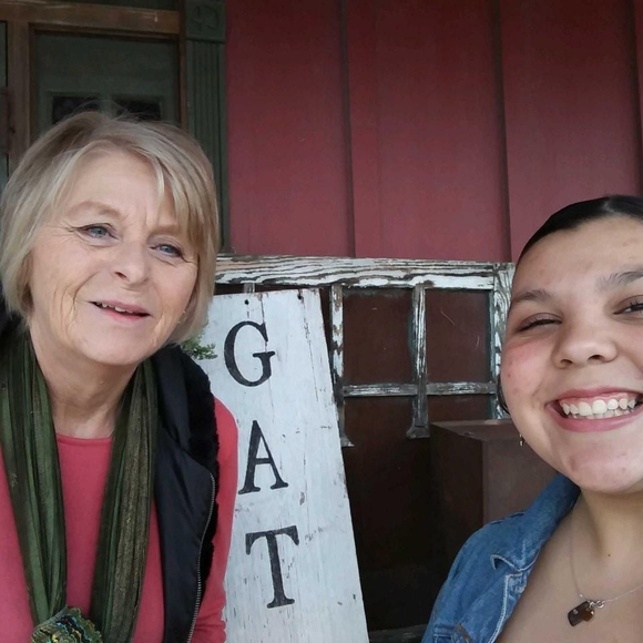 Profile Picture of Paula Ontiveros (@paula0000004) on Poshmark