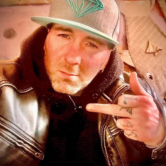 Denis Sivret - Poshmark Profile Picture of Denis Sivret (@denissivret) on Poshmark