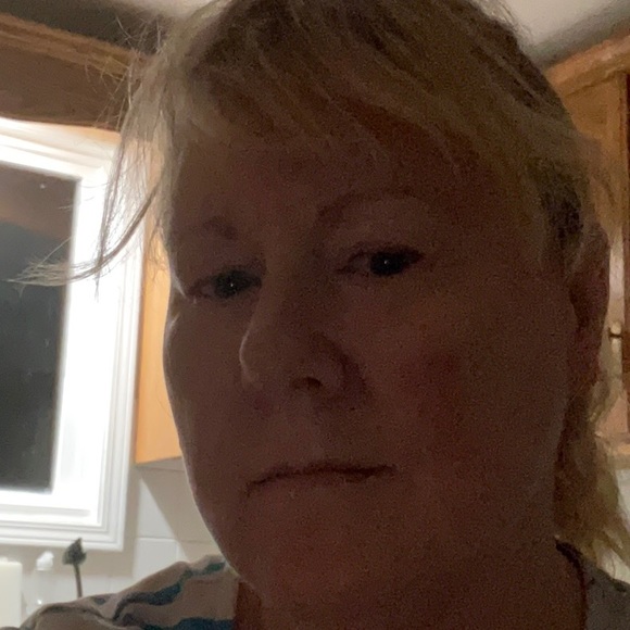 Profile Picture of Karen Motiuk (@kmotiuk) on Poshmark