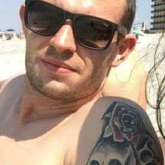 Profile Picture of Brandon Back (@bbackz1993) on Poshmark