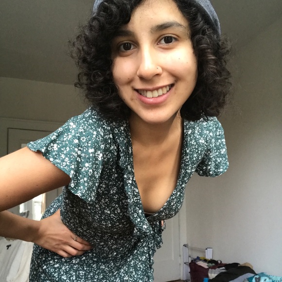 Profile Picture of Julia Egan (@juliaegan12) on Poshmark