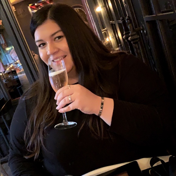 Profile Picture of Jessica Farrell (@jessisdabest99) on Poshmark