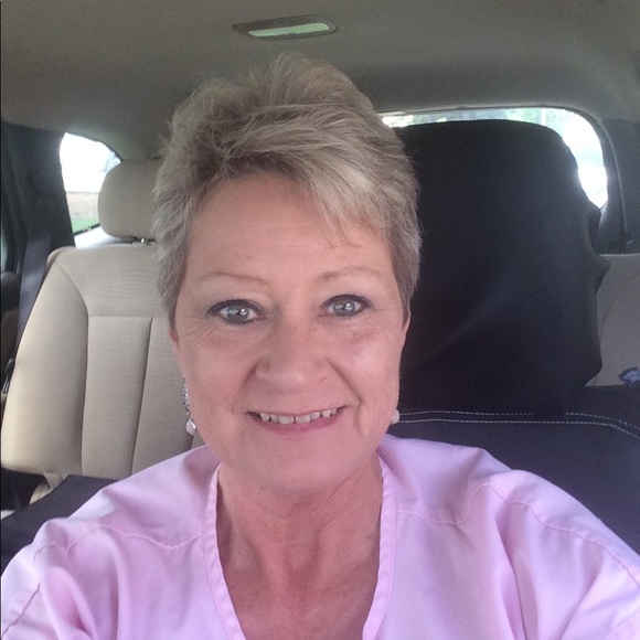 Profile Picture of Carla Bush (@carlamae83) on Poshmark