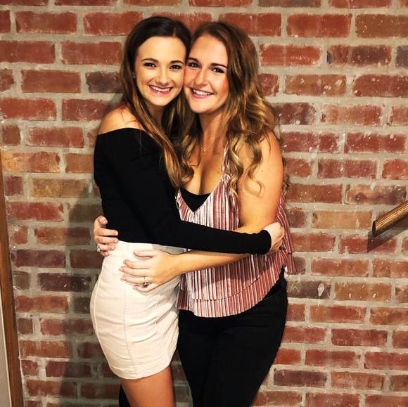 Profile Picture of Ella Nealy (@ellanealy2) on Poshmark