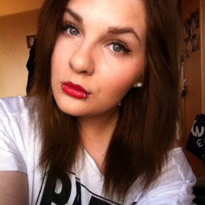 Profile Picture of Julia Zahn (@MrsSunshinex3) on Twitter