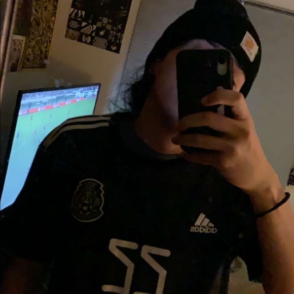 Profile Picture of Cristian Alarcon (@cristeezy) on Poshmark