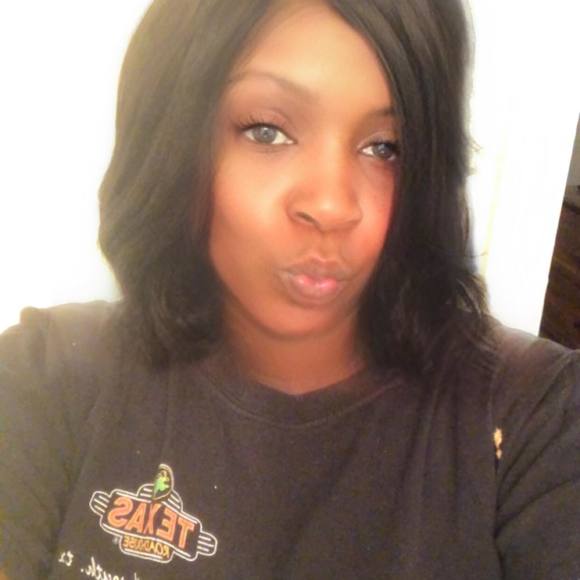 Profile Picture of Chasity Rogers (@chas198806) on Poshmark