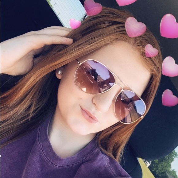 Profile Picture of Hannah Daniel (@hannahdaniel12) on Poshmark