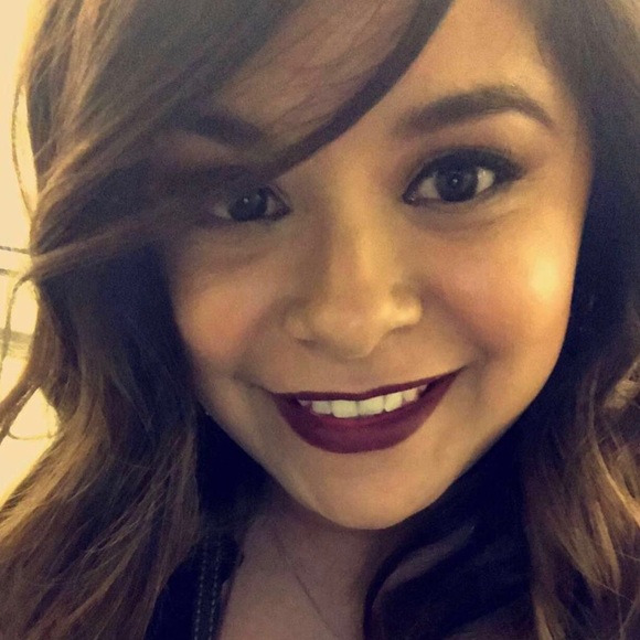 Profile Picture of Sofia Moore (@sofijo89) on Poshmark