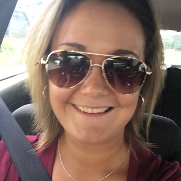 Profile Picture of Sarah Pifer (@sarahpifer4) on Poshmark
