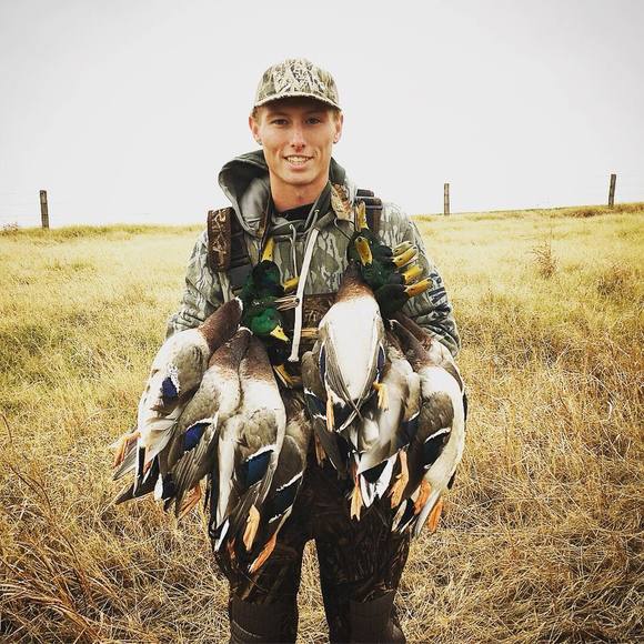 Profile Picture of Robert Ernsting (@vernsting) on Poshmark